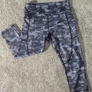 Zyia Size 12 Black Camo Metallic Pocket LNT